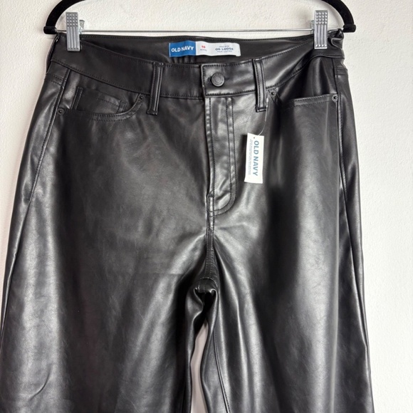Old Navy High Waisted OG Loose Faux Leather Pant-Black Size 10 Petite NWT - Picture 3 of 6